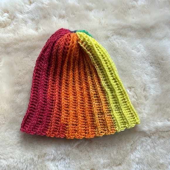 Kids OS Rainbow Beanie Handmade Beautiful Rainbow Ombré Pattern NWOT - Picture 5 of 10